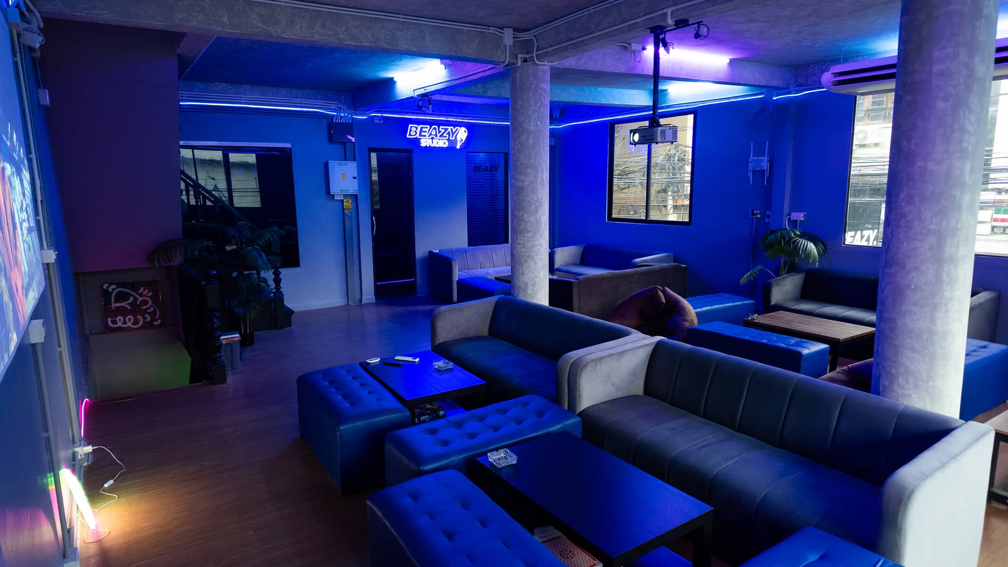 BEAZY Bangkok Private lounge